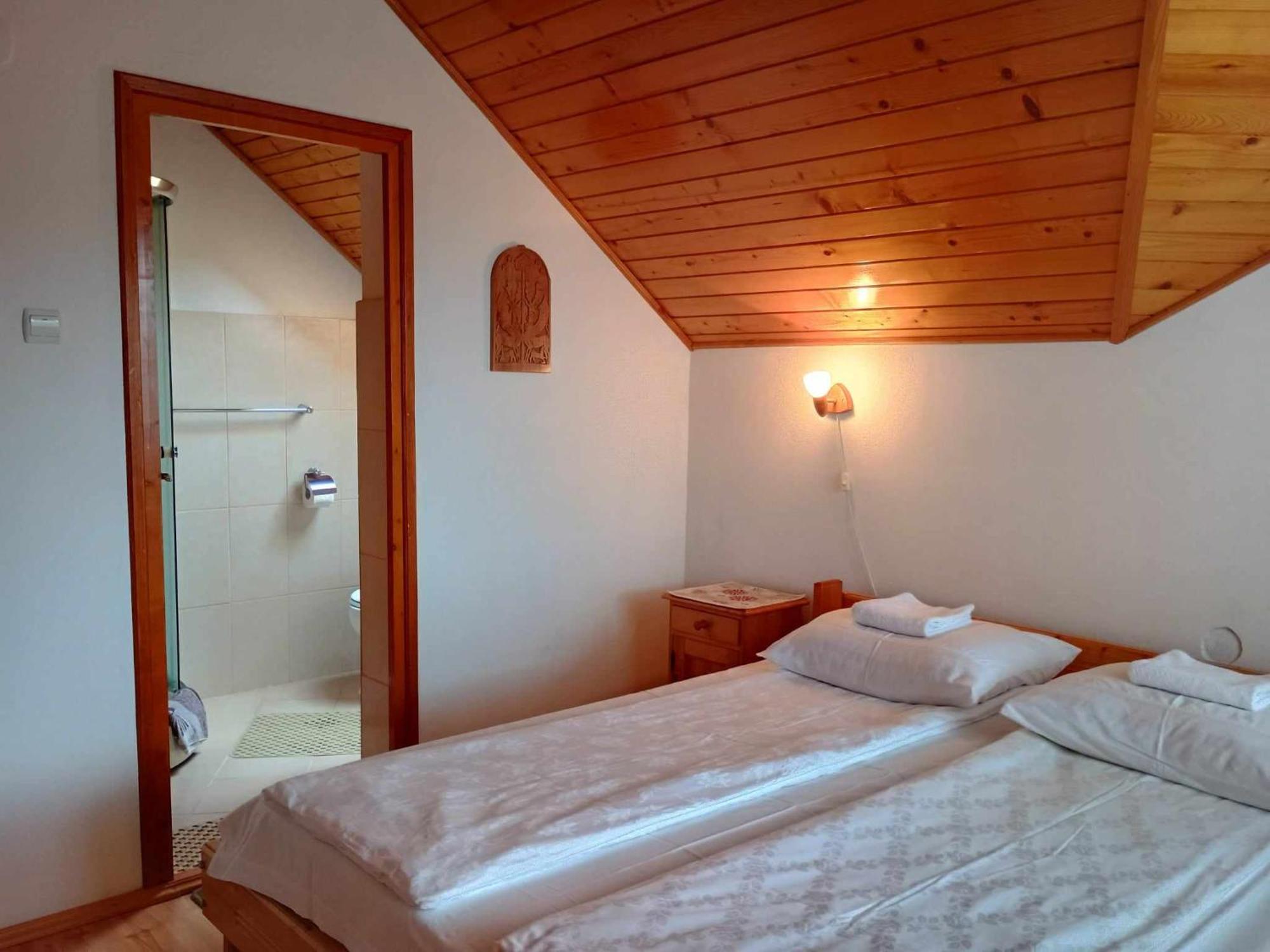 Отель Casa Lacul Mierlei Совата Экстерьер фото