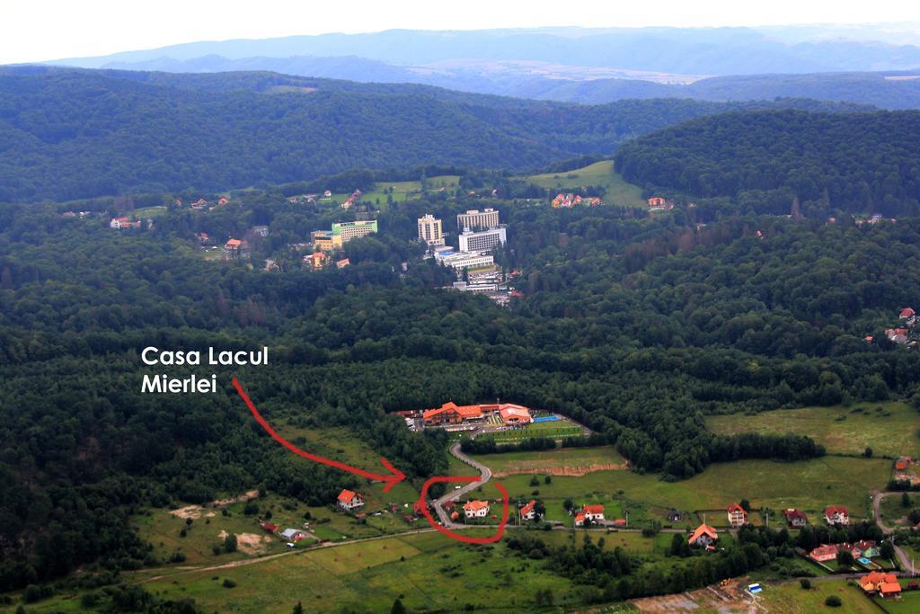 Отель Casa Lacul Mierlei Совата Экстерьер фото