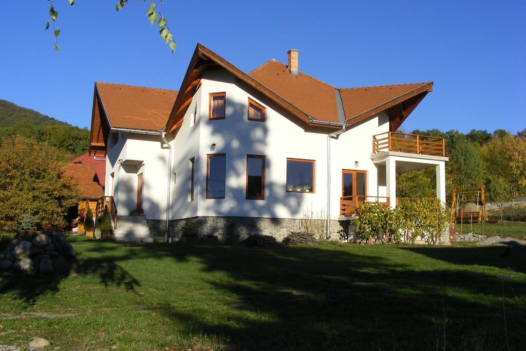 Отель Casa Lacul Mierlei Совата Экстерьер фото
